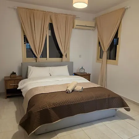 Ella's Place شقة بافوس