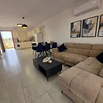 Apartament Ella's Place
